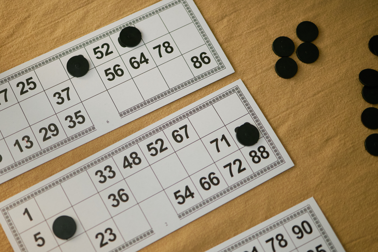 beneficis de jugar a bingo per a la gent gran